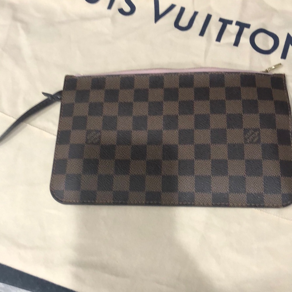 Lv pouchette